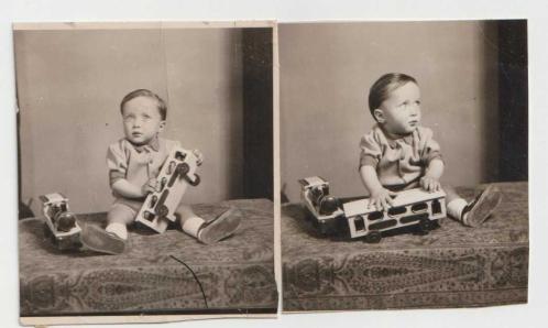 1948 YILI ELİNDE OYUNCAK TREN OLAN ÇOCUK GÖRSELLİ SİYAH BEYAZ FOTOĞRAF - 2 ADET