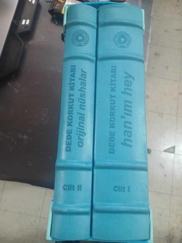 DEDE KORKUT KİTABI  Dede Korkut Kitabı Han'ım  Hey ve Orijinal Nüshalar Cilt 1-2  büyük  boy  deri  cilt