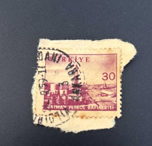 Türk Pulu - Turkish Stamp - Mektup Zarfından Kesilmiş / Postadan Geçmiş Pul Filateli - DAMGALI - BATMAN PETROL RAFİNERİSİ TEMALI PUL, 30 PARA- Türkiye Cumhuriyeti - NOSTALJİK DOĞUM GÜNÜ HEDİYESİ