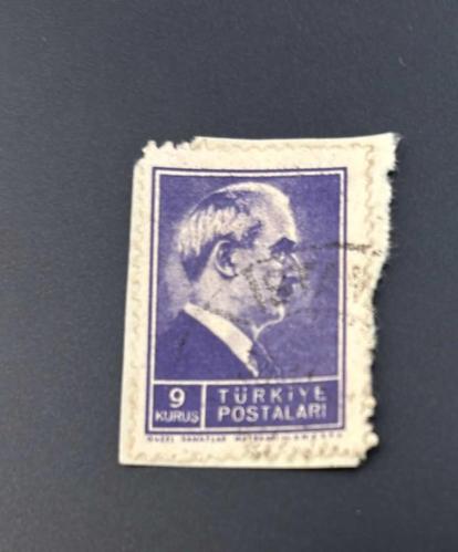 Türk Pulu - Turkish Stamp - Mektup Zarfından Kesilmiş / Postadan Geçmiş Pul Filateli - DAMGALI - İSMET İNÖNÜ TEMALI PUL,  9 KURUŞ - Türkiye Cumhuriyeti - NOSTALJİK DOĞUM GÜNÜ HEDİYESİ