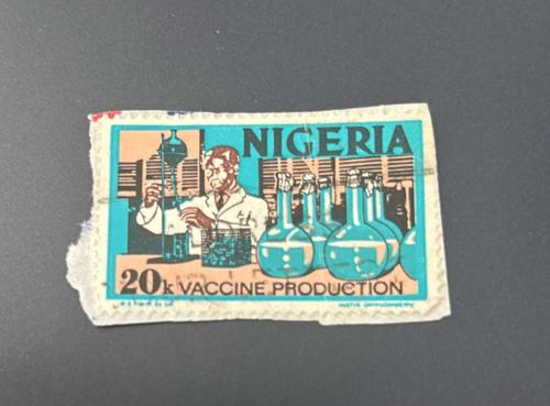 Nijerya Pulu -Nigeria Stamp - Mektup Zarfından Kesilmiş / Postadan Geçmiş Pul Filateli - DAMGALI - Aşı Üretimi Temalı Pul,  20 PARA - YABANCI PULLAR -NOSTALJİK DOĞUM GÜNÜ HEDİYESİ