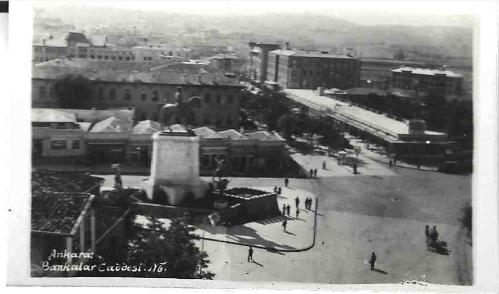 Ankara Ulus Meydanı'nı ve Tarihi Zafer Anıtı (Atatürk Heykeli) Arkası Osmanlıca Yazılı (7 X 4.5cm)