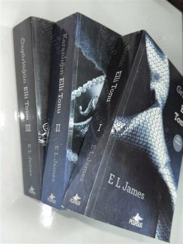 Elli Ton Üçlemesi 3 Kitap Birlikte / 1- Grinin Elli Tonu 2- Karanlığın Elli Tonu 3- Özgürlüğün Elli Tonu