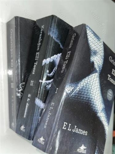Elli Ton Üçlemesi 3 Kitap Birlikte / 1- Grinin Elli Tonu 2- Karanlığın Elli Tonu 3- Özgürlüğün Elli Tonu