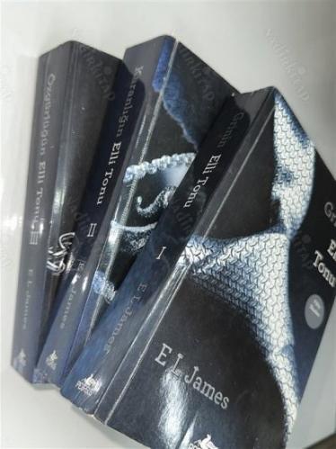 Elli Ton Üçlemesi 3 Kitap Birlikte / 1- Grinin Elli Tonu 2- Karanlığın Elli Tonu 3- Özgürlüğün Elli Tonu