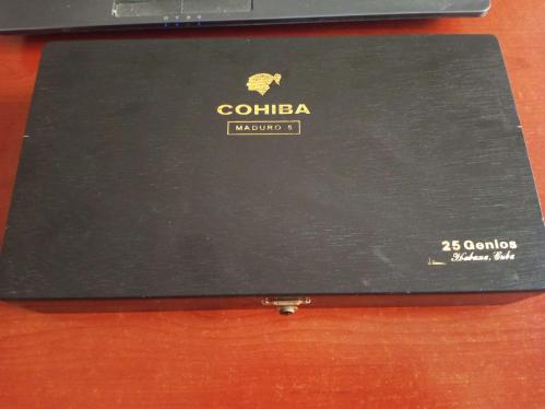 Cohiba Cuba Ahşap Puro Kutusu ( 17 X 23 Cm Ebatlarında) Ayrıca seri nolu garanti belgesi ve etiketi içinde