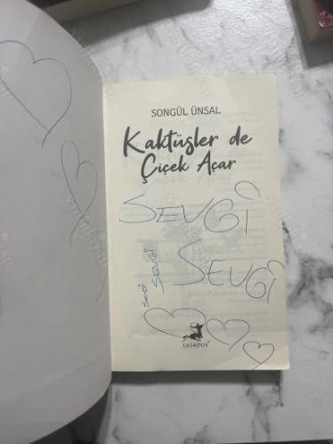KAKTÜSLER DE ÇİÇEK AÇAR