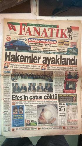 FANATİK SPOR GAZETESİ - TURKISH NEWSPAPER - DOĞUM GÜNÜ HEDİYESİ  - EKSİKSİZ TAM TAKIM GAZETE - 21 MART 1998 - SAYI:853 - OĞUZ SARVAN - TOSHACK - MEHMET ALİ YILMAZ - FARUK SÜREN - HADI TÜRKMEN - HAGİ - ERGÜN - BÜLENT - ARİF - LUTU - EMRE - HAKAN ŞÜKÜR - MURAT ILGAZ - CORAKOV - MÜNİROĞLU - BURHAN MERMER - OSMAN GÜNEN - MUSTAFA SANGURON - OSMAN TANBURACI - AZİZ YILDIRIM - EROL - TAYFUN - MUSTAFA DOĞAN - SELAHATTİN - TANER - ATİLLA - YÜCEL SEÇKİNER - METİN ŞEN - KAZIM BAYÜLKEN - GÖKHAN GÜÇKAYA - ENGİN VEREL - BU VATAN HEPİMİZİN - GERÇEK SPOR GAZETESİ - FANATİK - HAKEMLER AYAKLANDI - SAHİPSİZ DEĞİLİZ - DOPİNG SKANDALI YARGI ÖNÜNDE - CRUYFF VE PENA’YA TEKLİF - WEMBLEY SAVAŞI - EFES’İN ÇATISI ÇÖKTÜ - OTTO BARİÇ’İN FORVET KABUSU - AMELİYAT EDİLDİ - SÜREN, YILMAZ VE TOSHACK YANDI - LİDER ANTEP’TE - BRAVO GALATASARAY’DA ARİF VE BÜLENT - ŞAMPİYONLUK MOTİVASYONU - LUTU YOKTU YİNE YOK - HAGİ VE ERGÜN KADRODA - ANTEP’TE ZOR GECE - GALATASARAY PUAN AVINDA - DÜDÜĞÜ ÇALDI - KÜREKÇİLER KOLLARI SIVADI -