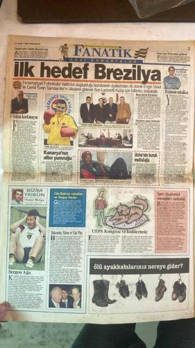 FANATİK SPOR GAZETESİ - TURKISH NEWSPAPER - DOĞUM GÜNÜ HEDİYESİ  - EKSİKSİZ TAM TAKIM GAZETE - 21 MART 1998 - SAYI:853 - OĞUZ SARVAN - TOSHACK - MEHMET ALİ YILMAZ - FARUK SÜREN - HADI TÜRKMEN - HAGİ - ERGÜN - BÜLENT - ARİF - LUTU - EMRE - HAKAN ŞÜKÜR - MURAT ILGAZ - CORAKOV - MÜNİROĞLU - BURHAN MERMER - OSMAN GÜNEN - MUSTAFA SANGURON - OSMAN TANBURACI - AZİZ YILDIRIM - EROL - TAYFUN - MUSTAFA DOĞAN - SELAHATTİN - TANER - ATİLLA - YÜCEL SEÇKİNER - METİN ŞEN - KAZIM BAYÜLKEN - GÖKHAN GÜÇKAYA - ENGİN VEREL - BU VATAN HEPİMİZİN - GERÇEK SPOR GAZETESİ - FANATİK - HAKEMLER AYAKLANDI - SAHİPSİZ DEĞİLİZ - DOPİNG SKANDALI YARGI ÖNÜNDE - CRUYFF VE PENA’YA TEKLİF - WEMBLEY SAVAŞI - EFES’İN ÇATISI ÇÖKTÜ - OTTO BARİÇ’İN FORVET KABUSU - AMELİYAT EDİLDİ - SÜREN, YILMAZ VE TOSHACK YANDI - LİDER ANTEP’TE - BRAVO GALATASARAY’DA ARİF VE BÜLENT - ŞAMPİYONLUK MOTİVASYONU - LUTU YOKTU YİNE YOK - HAGİ VE ERGÜN KADRODA - ANTEP’TE ZOR GECE - GALATASARAY PUAN AVINDA - DÜDÜĞÜ ÇALDI - KÜREKÇİLER KOLLARI SIVADI -