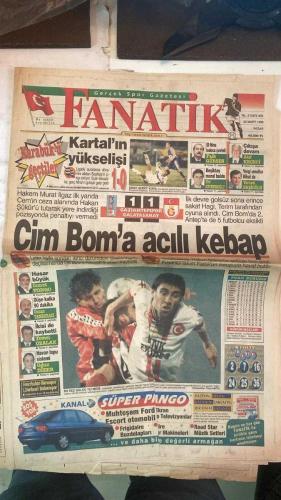 FANATİK SPOR GAZETESİ - TURKISH NEWSPAPER - DOĞUM GÜNÜ HEDİYESİ  - EKSİKSİZ TAM TAKIM GAZETE - 22 MART 1998 - SAYI:854 - FAİK GÜRSES - ULVİ GÜVENEROĞLU - ATİF KEÇECİ - YEMEN EKŞİOĞLU - İSMET TONGO - OSMAN TANBURACI - TEMEL ÖZALAK - OĞUZ DİZER - MURAT ILGAZ - BÜLENT - ARİF - HAGİ - HAKAN ŞÜKÜR - FATİH - TUGAY - EMRE - SUAT - B. HAKAN - FARUK - PREKO - MURAT ILGAZ - SÜRAT MÜNİROĞLU - BURHAN MERMER - FEVZİ - RAHİM - ERTUĞRUL - YANKOV - LETCHKOV - RECEP - KEMAL ESNEKAZİ - BU VATAN HEPİMİZİN - GERÇEK SPOR GAZETESİ - FANATİK - KARTAL’IN YÜKSELİŞİ - ŞİMDİ HEDEF KUPA - BEŞİKTAŞ MORAL BULDU - ÇIKIŞA DEVAM - VERGİ UMUTTUR - CİM BOM’A ACILI KEBAP - HASAR BÜYÜK - DÜŞE KALKA 90 DAKİKA - İKİSİ DE KAYBETTİ - HAVAN TOPU SİSTEMİ - KARTAL TAM YOL İLERİ - 24 GÜNDÜR YENİLGİ YÜZÜ GÖRMEDİLER - HEM KUPA HEM UEFA - FIFA’DAN LETCHKOV’A SERT UYARI - GALATASARAY STOP ETTİ - MÜTHİŞ MÜCADELE - BÜLENT VE ARİF TRİBÜNDEYDİ - CİM BOM’DA AYHAN SÜRPRİZİ - ANTEP’TE ÜÇ EKSİK - GALATASARAY PUAN AVINDA - KÜREKÇİLER KOLLARI