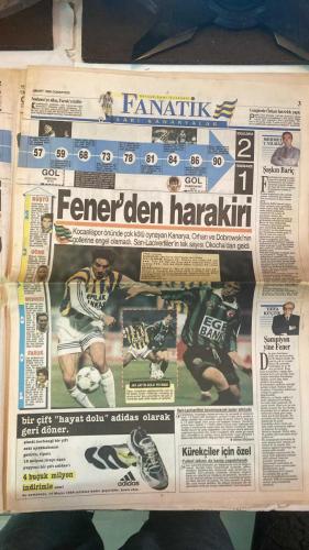 FANATİK SPOR GAZETESİ - TURKISH NEWSPAPER - DOĞUM GÜNÜ HEDİYESİ  - EKSİKSİZ TAM TAKIM GAZETE - 28 MART 1998 - SAYI:860 - ORHAN - OKOCHA - DOBROWSKI - MOSHOEU - FARUK - TARIK - RÜŞTÜ - UCHE - HÖGH - EROL - KEMALETTİN - MUSTAFA - TAYFUN - SAFFET SANCAKLI - BOLİÇ - MURAT ILGAZ - OĞUZ SARVAN - AKİF UĞURDUR - BİROL BUDAN - MEHMET Y. YILMAZ - NECATİ BİLGİÇ - ABDULLAH ÇEVRİM - ENGIN VEREL - VEFA KÜÇÜK - YAŞAR SAYGI - VEDAT DANACI - BU VATAN HEPİMİZİN - GERÇEK SPOR GAZETESİ - FANATİK - FENER ‘DOBROWSKI’ OLDU - FENER’DEN HARAKİRİ - BARİÇ’İN MARİFETİ - ÇARKLAR ÇALIŞMADI - BENİ KANDIRDINIZ - ŞAMPİYON YİNE FENER - KANARYA’NIN KÖRFEZ KRİZİ - MOSHOEU’YE ALKIŞ FARUK’A KÜFÜR - GENÇLERDE ÖZKAN HAT-TRICK YAPTI - 2-1 KOCAELİSPOR FENERBAHÇE