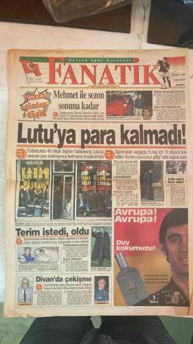 FANATİK SPOR GAZETESİ - TURKISH NEWSPAPER - DOĞUM GÜNÜ HEDİYESİ  - EKSİKSİZ TAM TAKIM GAZETE - 28 MART 1998 - SAYI:860 - ORHAN - OKOCHA - DOBROWSKI - MOSHOEU - FARUK - TARIK - RÜŞTÜ - UCHE - HÖGH - EROL - KEMALETTİN - MUSTAFA - TAYFUN - SAFFET SANCAKLI - BOLİÇ - MURAT ILGAZ - OĞUZ SARVAN - AKİF UĞURDUR - BİROL BUDAN - MEHMET Y. YILMAZ - NECATİ BİLGİÇ - ABDULLAH ÇEVRİM - ENGIN VEREL - VEFA KÜÇÜK - YAŞAR SAYGI - VEDAT DANACI - BU VATAN HEPİMİZİN - GERÇEK SPOR GAZETESİ - FANATİK - FENER ‘DOBROWSKI’ OLDU - FENER’DEN HARAKİRİ - BARİÇ’İN MARİFETİ - ÇARKLAR ÇALIŞMADI - BENİ KANDIRDINIZ - ŞAMPİYON YİNE FENER - KANARYA’NIN KÖRFEZ KRİZİ - MOSHOEU’YE ALKIŞ FARUK’A KÜFÜR - GENÇLERDE ÖZKAN HAT-TRICK YAPTI - 2-1 KOCAELİSPOR FENERBAHÇE