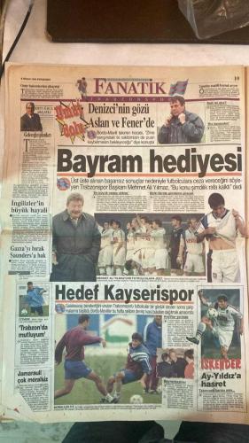 FANATİK SPOR GAZETESİ - TURKISH NEWSPAPER - DOĞUM GÜNÜ HEDİYESİ  - EKSİKSİZ TAM TAKIM GAZETE - 9 NİSAN 1998 - SAYI:872 - MEHMET - ARİF - HAGİ - OSMAN - AMOKACHI - ERKAN - TUGAY - ERTUĞRUL - MEHMET YUSUF - RAHİM - YANKOV - FEVZİ - TAYFUR - ALPAY - OKTAY - POPESCU - BÜLENT - K. HAKAN - B. HAKAN - FATİH TERİM - JOHN TOSHACK - SÜLEYMAN SEBA - FARUK SÜREN - İSMET TONGO - FAİK GÜRSES - TEMEL ÖZALAK - ONUR BELGE - TAYLAN UYGUR - ULVİ GÜVENEROĞLU - DOĞAN BABACAN - OĞUZ DİZER - YEMEN EKŞİOĞLU - NACI YALINKILIÇ - TURGAY TOYBUZ - CAN TONGO - ZAFER BÜYÜKAVCI - AYKUT AKICI - FERİDUN NİĞDELİOĞLU - MURAT AKBAŞ - MEHMET GENÇ - SÜLEYMAN KARA - BU VATAN HEPİMİZİN - GERÇEK SPOR GAZETESİ - FANATİK - KARTAL’A KUPA BAYRAMI - ATAMAZSAN KAYBEDERSİN - TATLI KAÇIK - TEBRİKLER BEŞİKTAŞ’A - FİNAL BAYRAMI - FİNAL ŞANSI KARTAL’A GÜLDÜ - BAYRAMIN OLSUN - LİGDEN ÖNCE LİGDEN SONRA - KUPA KAÇTI LİGE DEVAM - CENAZE MARŞINI DUYAMADIM - FACİAYA KILPAYI - SORUMLU MİD - FENER’DE ŞİMDİ DE EROL SAKATLIK PROBLEMİ - SON SÖZ FUT
