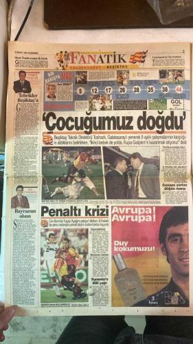 FANATİK SPOR GAZETESİ - TURKISH NEWSPAPER - DOĞUM GÜNÜ HEDİYESİ  - EKSİKSİZ TAM TAKIM GAZETE - 9 NİSAN 1998 - SAYI:872 - MEHMET - ARİF - HAGİ - OSMAN - AMOKACHI - ERKAN - TUGAY - ERTUĞRUL - MEHMET YUSUF - RAHİM - YANKOV - FEVZİ - TAYFUR - ALPAY - OKTAY - POPESCU - BÜLENT - K. HAKAN - B. HAKAN - FATİH TERİM - JOHN TOSHACK - SÜLEYMAN SEBA - FARUK SÜREN - İSMET TONGO - FAİK GÜRSES - TEMEL ÖZALAK - ONUR BELGE - TAYLAN UYGUR - ULVİ GÜVENEROĞLU - DOĞAN BABACAN - OĞUZ DİZER - YEMEN EKŞİOĞLU - NACI YALINKILIÇ - TURGAY TOYBUZ - CAN TONGO - ZAFER BÜYÜKAVCI - AYKUT AKICI - FERİDUN NİĞDELİOĞLU - MURAT AKBAŞ - MEHMET GENÇ - SÜLEYMAN KARA - BU VATAN HEPİMİZİN - GERÇEK SPOR GAZETESİ - FANATİK - KARTAL’A KUPA BAYRAMI - ATAMAZSAN KAYBEDERSİN - TATLI KAÇIK - TEBRİKLER BEŞİKTAŞ’A - FİNAL BAYRAMI - FİNAL ŞANSI KARTAL’A GÜLDÜ - BAYRAMIN OLSUN - LİGDEN ÖNCE LİGDEN SONRA - KUPA KAÇTI LİGE DEVAM - CENAZE MARŞINI DUYAMADIM - FACİAYA KILPAYI - SORUMLU MİD - FENER’DE ŞİMDİ DE EROL SAKATLIK PROBLEMİ - SON SÖZ FUT