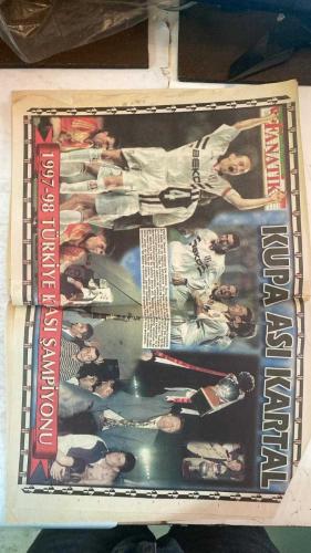 FANATİK SPOR GAZETESİ - TURKISH NEWSPAPER - DOĞUM GÜNÜ HEDİYESİ  - EKSİKSİZ TAM TAKIM GAZETE - 10 NİSAN 1998 - SAYI:873 - JOHN TOSHACK - SÜLEYMAN SEBA - FATİH TERİM - HOLGER OSIECK - HAGİ - POPESCU - SUAT - OKAN - TUGAY - BÜLENT - K. HAKAN - B. HAKAN - ARİF - MEHMET - ERTUĞRUL - AMOKACHI - OKTAY - RAHİM - YANKOV - FEVZİ - TAYFUR - ALPAY - KUBİLAY - MOSHOEU - UCHE - HÖGH - MUSTAFA - DOĞAN - FARUK - TANJU ÇOLAK - SEMİH MUTLU - SEMRA KÜÇÜKSÖZ - AZİZ YILDIRIM - MEHMET ALİ CANBEK - AYKUT AKICI - NECATİ BİLGİÇ - ENGIN VEREL - MEHMET Y. YILMAZ - ABDULLAH ÇEVRİM - BU VATAN HEPİMİZİN - GERÇEK SPOR GAZETESİ - FANATİK - AVRUPA’YA KARTAL DAMGASI - HERKES BİZİ KONUŞACAK - BEŞİKTAŞ ŞÖLENİ - SİFO MEHMET İLE ÖZEL RÖPORTAJ - BARİÇ DERS VERDİ - PENALTIDAN KAÇARSAN - KUBİLAY’IN DURUMU SEVİNDİRİCİ - TAYFUN VE EROL ANTRENMANA ÇIKTI - BARİÇ’TEN DEFANSA UYARI - BAŞKAN YILDIRIM YORUM YAPMADI - HÖGH’ÜN KIZINDAN İDMANA GÖZALTI - MUSTAFA YİNE İLK ONBİRDE - SİZ TUTUN BİZ ATARIZ - LİDERLİĞİ KORUMAMIZ ŞART - FENER