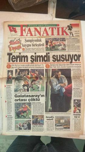FANATİK SPOR GAZETESİ - TURKISH NEWSPAPER - DOĞUM GÜNÜ HEDİYESİ  - EKSİKSİZ TAM TAKIM GAZETE - 11 NİSAN 1998 - SAYI:874 - İSMAİL UYANIK - CELİL - CENK - SERKAN - AYKUT - VURAL - ENGİN - SÜLEYMAN SEBA - JOHN TOSHACK - FATİH TERİM - FILIPESCU - B. HAKAN - TUGAY - SUAT - HAGİ - ERGÜN - ARİF - MEHMET - ERTUĞRUL - AYKUT AKICI - EROL DEMİRKOL - NECATİ BİLGİÇ - ENGIN VEREL - MEHMET Y. YILMAZ - ABDULLAH ÇEVRİM - TANJU ÇOLAK - AZİZ YILDIRIM - ALİ ŞEN - VELA KÜÇÜK - MOSHOEU - UCHE - HÖGH - MUSTAFA - DOĞAN - FARUK - KEMALETTİN - TAYFUN - EROL - ZAFER BÜYÜKAVCI - BU VATAN HEPİMİZİN - GERÇEK SPOR GAZETESİ - FANATİK - YOK MU ALAN - ZAMANI GELDİ GİDİYORUM - TRAPATTONI YUVAYA DÖNÜYOR - İRAN’DA KIZLAR SAHAYA İNDİ - BURDENSKİ’DEN FUTBOL OKULU - İSTANBULSPOR UEFA’YA DOĞRU - SEBA-TOSHACK KUPA HAVAYA - KOCAELİSPOR BEŞİKTAŞ - GÖZLER LİDERDE FENERBAHÇE DARDANELSPOR - ŞEN MAÇA GELİYOR - ŞAMPİYONLUK KAYGISI BİRLEŞTİRDİ - KRİZ MASASI OLUŞTURULUYOR - TERİM ŞİMDİ SUSUYOR - ERTUĞRUL’U SIRTLADIM - MEHMET ÜZÜNTÜLÜ -