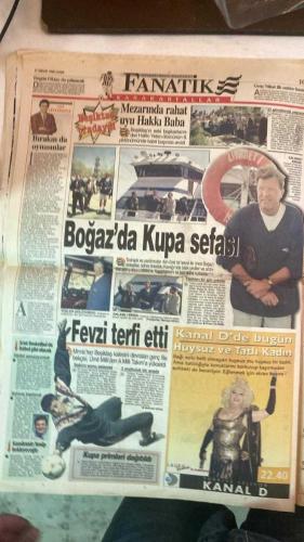 FANATİK SPOR GAZETESİ - TURKISH NEWSPAPER - DOĞUM GÜNÜ HEDİYESİ  - EKSİKSİZ TAM TAKIM GAZETE - 17 NİSAN 1998 - SAYI:880 - FARUK SÜREN - AZİZ YILDIRIM - HAKAN ŞÜKÜR - HAGİ - B. HAKAN - OSMAN - OKAN - ARİF - FILIPESCU - SUAT - BÜLENT - SAVAŞ - TAMER GÜNEY - AHMET CEYHAN - DUYGU YARSUVAT - ALİ ORALOĞLU - ENGİN KAPTANOĞLU - CEVDET DAYIOĞLU - FATOŞ DAĞ - ÖMER IŞIL - EROL DEMİRKOL - MEHMET Y. YILMAZ - ZEYNEP OKTEM - HAMZA YERLİKAYA - MİKAİL YERLİKAYA - MEHMET ALİ YILMAZ - UCHE - OKOCHA - HÖGH - MOSHOEU - MUSTAFA - K. SAFFET - TAYFUN - BU VATAN HEPİMİZİN - GERÇEK SPOR GAZETESİ - FANATİK - GURURLUYUZ - BÜYÜK ÖDÜLÜ ALDIK - SÜREN GALATASARAY CAMİASINA YAKIŞMIYOR - BU ÖDÜL HEPİMİZİN - FENERBAHÇE’DE 7 TEHLİKE - HAMİ SEZONU KAPATTI - CİM BOM’DA FLORYA ŞOV - TOSHACK YİNE KAÇAMAK YAPTI - FİLIPESCU SIYIRDI - PAF’LAR KAZANDI BÜYÜKLER SEVİNDİ - DOSYANIN SEVKİ GECİKTİ - BİR KIRIK BİR DUYUM - KASETLE BELİRLEYECEKLER - DİVAN’I YARSUVAT KAZANDI - YÖNETİCİLERDEN BAŞKAN’A GARANTİ - YILDIRIM YORUM YAPMIYOR - U