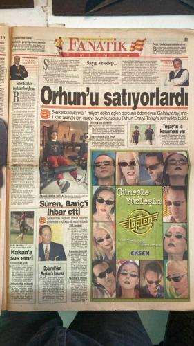 FANATİK SPOR GAZETESİ - TURKISH NEWSPAPER - DOĞUM GÜNÜ HEDİYESİ  - EKSİKSİZ TAM TAKIM GAZETE - 17 NİSAN 1998 - SAYI:880 - FARUK SÜREN - AZİZ YILDIRIM - HAKAN ŞÜKÜR - HAGİ - B. HAKAN - OSMAN - OKAN - ARİF - FILIPESCU - SUAT - BÜLENT - SAVAŞ - TAMER GÜNEY - AHMET CEYHAN - DUYGU YARSUVAT - ALİ ORALOĞLU - ENGİN KAPTANOĞLU - CEVDET DAYIOĞLU - FATOŞ DAĞ - ÖMER IŞIL - EROL DEMİRKOL - MEHMET Y. YILMAZ - ZEYNEP OKTEM - HAMZA YERLİKAYA - MİKAİL YERLİKAYA - MEHMET ALİ YILMAZ - UCHE - OKOCHA - HÖGH - MOSHOEU - MUSTAFA - K. SAFFET - TAYFUN - BU VATAN HEPİMİZİN - GERÇEK SPOR GAZETESİ - FANATİK - GURURLUYUZ - BÜYÜK ÖDÜLÜ ALDIK - SÜREN GALATASARAY CAMİASINA YAKIŞMIYOR - BU ÖDÜL HEPİMİZİN - FENERBAHÇE’DE 7 TEHLİKE - HAMİ SEZONU KAPATTI - CİM BOM’DA FLORYA ŞOV - TOSHACK YİNE KAÇAMAK YAPTI - FİLIPESCU SIYIRDI - PAF’LAR KAZANDI BÜYÜKLER SEVİNDİ - DOSYANIN SEVKİ GECİKTİ - BİR KIRIK BİR DUYUM - KASETLE BELİRLEYECEKLER - DİVAN’I YARSUVAT KAZANDI - YÖNETİCİLERDEN BAŞKAN’A GARANTİ - YILDIRIM YORUM YAPMIYOR - U
