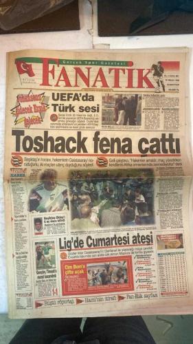 FANATİK SPOR GAZETESİ - TURKISH NEWSPAPER - DOĞUM GÜNÜ HEDİYESİ  - EKSİKSİZ TAM TAKIM GAZETE - 18 NİSAN 1998 - SAYI:881 - ŞENES ERZİK - JOHANSSON - FARUK SÜREN - AZİZ YILDIRIM - JOHN TOSHACK - HAGİ - B. HAKAN - HAKAN ŞÜKÜR - OSMAN - OKAN - ARİF - FILIPESCU - SUAT - BÜLENT - OKTAY - ORHAN YILDIRIM - MEHMET GENÇ - RÜŞTÜ - MEHMET CANSUN - UCHE - OKOCHA - HÖGH - MOSHOEU - MUSTAFA - K. SAFFET - TAYFUN - M. A. CANBEK - BU VATAN HEPİMİZİN - GERÇEK SPOR GAZETESİ - FANATİK - UEFA’DA TÜRK SESİ - YANLIŞ HABERLER ÇIKTI - TOSHACK FENA ÇATTI - HAKEMLER AMATÖR - YÖNETİM BENİ ANLAMIYOR - BEŞİKTAŞ OKTAY’I BİTİRDİ - LİG’DE CUMARTESİ ATEŞİ - GENÇLER TİMSAH’A MORAL KAZANDIRDI - CİM BOM’A ÇİFTE UÇAK - RÜŞTÜ RÖPORTAJI - HAMİ’NİN İTİRAFI - TRANSFER CİM BOM’DA MÜTHİŞ BİRLİK - B. HAKAN’A BETİS KANCASI - DÖRT 90 DA ARTIK ZOR - OTURUP İMZAYI ATTIRINIZ - FİLIPESCU’YA UYARI GELDİ - GİDER AYAK İDMAN YAPTILAR - GÖZLER PRİMDE - ASLAN’IN SİLAHI HAGİ - 12 MAÇTA 23 PUAN TOPLADI - FENER’DE ÇİFTE HESAP - MUTLAK KAZANMAMIZ