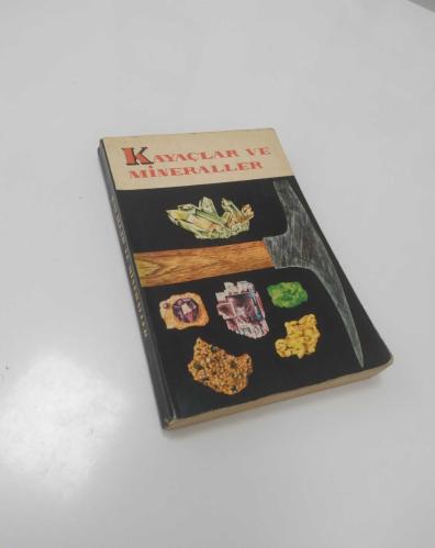 KAYAÇLAR ve MİNERALLER .. Rocks and Minerals ©1957 .. Herbert S. Zim ve Paul R. Shaffer.. (TEK baskı-1965)