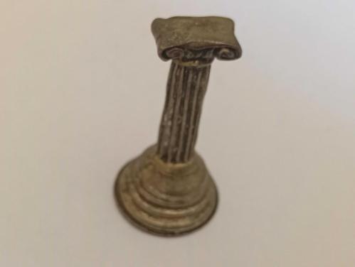 Yakın dönem yapılmış tarihi sütun görünümlü metal mühür