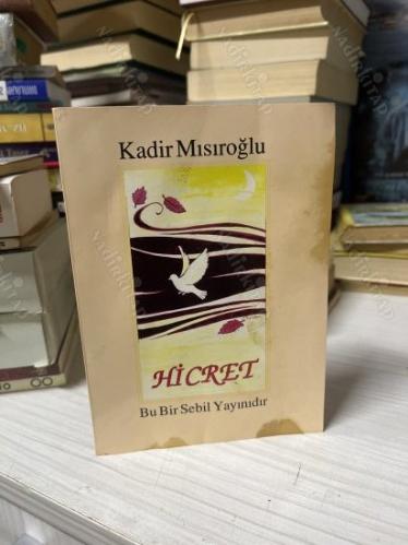 Hicret - Aziz Vatandan Ayrılışın Hikayesi ( İmzalı - 1. baskı )