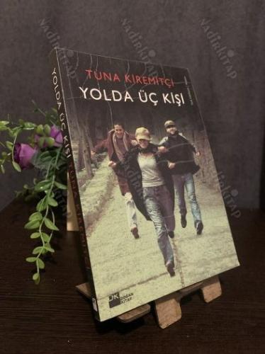 YOLDA ÜÇ KİŞİ