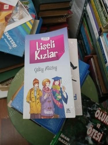 LİSELİ KIZLAR