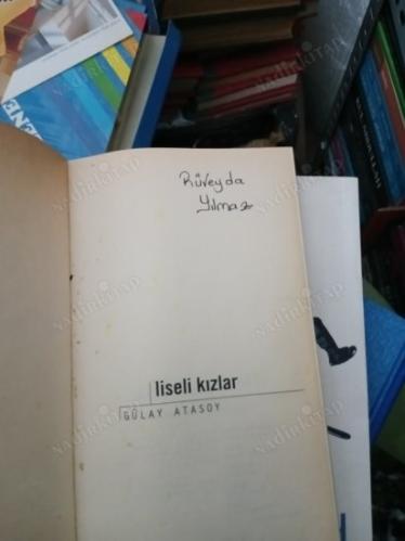 LİSELİ KIZLAR