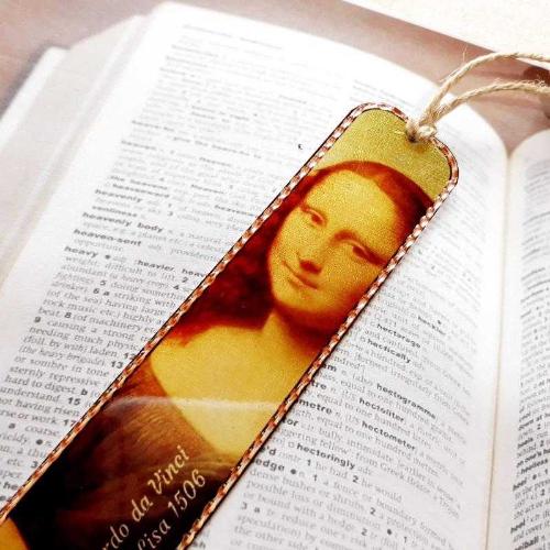 Bakır kitap ayracı, El işçilikli kitap ayracı, Leonardo da Vinci - Mona Lisa tasarım El işçilikli kitap ayracı,tasarım ayraç, Kenarları parlak ışıltılı. Harika bir hediye