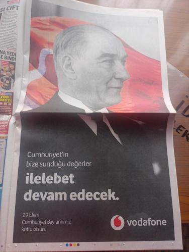Hürriyet Gazetesi - Turkish Newspaper - 29 Ekim 2024 - 29 Ekim Cumhuriyet Bayramı 101. Yıl kutlu olsun - Cumhuriyet oybirliği ile kabul edildi - büyük Önder Mustafa Kemal Atatürk tarihi geceyi böyle anlattı - yıl 1927 Atatürk ve İsmet İnönü Sovyet büyükelçiliğindeki resepsiyon yemeğinde Fotoğrafı - Yakup Kadri Karaosmanoğlu bir yazısında Atatürk'ün sofrasından hepimizin ruhunda ve dimağında nice derin tatlı ve ibret verici anılar değerli dersler kalmıştır - Vodafone Cumhuriyet Bayramı kutlu olsun tam sayfa Fotoğraflı - çok yaşa Cumhuriyet yazan Ahmet Hakan - Migros Cumhuriyet Bayramı kutlu olsun Atatürk fotoğrafı - Denizbank dünyanın en güzel eseri 101 yaşında - Manisa Büyükşehir Belediye Başkanı Ferdi Zeyrek 29 Ekim Cumhuriyet bayramımız kutlu olsun - Muğla Büyükşehir belediyesi 29 Ekim Cumhuriyet Bayramını düzenlediği etkinliklerle 7'den 70'e coşkuyla kutlayacak - Cumhurbaşkanı Recep Tayyip Erdoğan Anıtkabir'de törenlere katılacak - Her yer gök kırmızı beyaz foto - 29 Ekim 1923