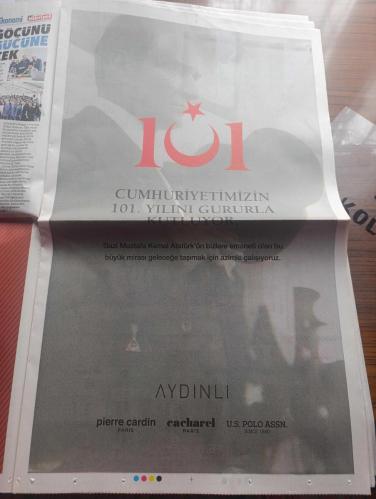 Hürriyet Gazetesi - Turkish Newspaper - 29 Ekim 2024 - 29 Ekim Cumhuriyet Bayramı 101. Yıl kutlu olsun - Cumhuriyet oybirliği ile kabul edildi - büyük Önder Mustafa Kemal Atatürk tarihi geceyi böyle anlattı - yıl 1927 Atatürk ve İsmet İnönü Sovyet büyükelçiliğindeki resepsiyon yemeğinde Fotoğrafı - Yakup Kadri Karaosmanoğlu bir yazısında Atatürk'ün sofrasından hepimizin ruhunda ve dimağında nice derin tatlı ve ibret verici anılar değerli dersler kalmıştır - Vodafone Cumhuriyet Bayramı kutlu olsun tam sayfa Fotoğraflı - çok yaşa Cumhuriyet yazan Ahmet Hakan - Migros Cumhuriyet Bayramı kutlu olsun Atatürk fotoğrafı - Denizbank dünyanın en güzel eseri 101 yaşında - Manisa Büyükşehir Belediye Başkanı Ferdi Zeyrek 29 Ekim Cumhuriyet bayramımız kutlu olsun - Muğla Büyükşehir belediyesi 29 Ekim Cumhuriyet Bayramını düzenlediği etkinliklerle 7'den 70'e coşkuyla kutlayacak - Cumhurbaşkanı Recep Tayyip Erdoğan Anıtkabir'de törenlere katılacak - Her yer gök kırmızı beyaz foto - 29 Ekim 1923