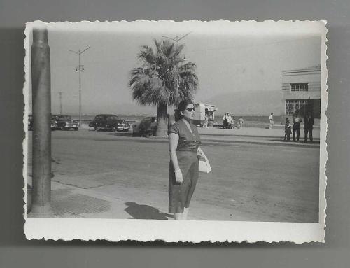 İZMİR KARŞIYAKA PALMİYE VE BİR HANIM TEMALI KÜÇÜK EBAT FOTOĞRAF...