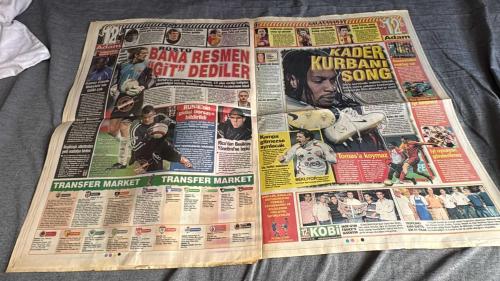 ONİKİNCİ ADAM SPOR GAZETESİ TURKISH NEWSPAPER - DOĞUM GÜNÜ HEDİYESİ  - TAM TAKIM EKSİKSİZ GAZETE -    19 HAZİRAN 2007 - ALEM BUYSA TRANSFERİN KRALI BU - HOS GELDİN BABA CARLOS - DÜN GECE GELEN ROBERTO CARLOS BUGÜN DE SAAT 13.00 TE FENERBAHÇE STADI'NA KURULACAK ÖZEL PLATFORMDA TARAFTARLAR ÖNÜNDE İMZA ATACAK - VE GALATASARAY GÜM-BAM - GOLCÜ ARAYAN CİM-BOM YATTARA'DAN DAHA SÜRATLİ VE TEKNİK BİR İSİM BULDU - NECATİ ATEŞ DE KARTAL'A DOĞRU - SERKAN TRABZONSPOR'DA İMZALADI - RONALDO MU? ADRIANO MU? - EN BÜYÜK KULÜBE GELDİM - CARLOS YÜZÜNDEN SAÇLARINDAN OLDU - MAHMUT USLU: BEŞİKTAŞ DA BAHÇELİ OLMAYA BAŞLADI - KONYA, SEMİH ŞENTÜRK İÇİN KAPIYI ÇALDI!.. - MARTİNEZ TAMAM, GÖZLER FEDERASYONDA - 1 AĞUSTOS'TAKİ SÜRPRİZ SHAKİRA VE BEYONCE - NİCK CARLE, NİHAYET DOĞRUYU BULDU!.. - ARTHUR ZİCO, ROBERTO CARLOS'U TEBRİK ETTİ - TÜMER METİN OCAKTA GİDİYOR! - TANJEVİCLE, 3 YIL SÖZLEŞME İMZALANDI - VOLKAN JEST YAPTI, BOŞ KONTRATI İMZALADI - ROBERTO CARLOS  - NECATİ ATEŞ  - ALİŞİRİN GÜLTEKİN  - RONALDO  -
