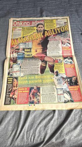 ONİKİNCİ ADAM SPOR GAZETESİ TURKISH NEWSPAPER - DOĞUM GÜNÜ HEDİYESİ  - TAM TAKIM EKSİKSİZ GAZETE -    19 HAZİRAN 2007 - ALEM BUYSA TRANSFERİN KRALI BU - HOS GELDİN BABA CARLOS - DÜN GECE GELEN ROBERTO CARLOS BUGÜN DE SAAT 13.00 TE FENERBAHÇE STADI'NA KURULACAK ÖZEL PLATFORMDA TARAFTARLAR ÖNÜNDE İMZA ATACAK - VE GALATASARAY GÜM-BAM - GOLCÜ ARAYAN CİM-BOM YATTARA'DAN DAHA SÜRATLİ VE TEKNİK BİR İSİM BULDU - NECATİ ATEŞ DE KARTAL'A DOĞRU - SERKAN TRABZONSPOR'DA İMZALADI - RONALDO MU? ADRIANO MU? - EN BÜYÜK KULÜBE GELDİM - CARLOS YÜZÜNDEN SAÇLARINDAN OLDU - MAHMUT USLU: BEŞİKTAŞ DA BAHÇELİ OLMAYA BAŞLADI - KONYA, SEMİH ŞENTÜRK İÇİN KAPIYI ÇALDI!.. - MARTİNEZ TAMAM, GÖZLER FEDERASYONDA - 1 AĞUSTOS'TAKİ SÜRPRİZ SHAKİRA VE BEYONCE - NİCK CARLE, NİHAYET DOĞRUYU BULDU!.. - ARTHUR ZİCO, ROBERTO CARLOS'U TEBRİK ETTİ - TÜMER METİN OCAKTA GİDİYOR! - TANJEVİCLE, 3 YIL SÖZLEŞME İMZALANDI - VOLKAN JEST YAPTI, BOŞ KONTRATI İMZALADI - ROBERTO CARLOS  - NECATİ ATEŞ  - ALİŞİRİN GÜLTEKİN  - RONALDO  -