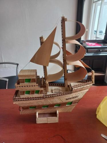 Cezaevi işi ahşapgamzem yazılı el emeği yelkenli gece lambası  yükseklik 60 cm genişlik11 cm  Uzunluk  35 cm