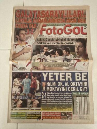FOTOGOL GAZETESİ - 12 KASIM 2007 PAZARTESİ - GALATASARAYLILAR!. LİDERLİK DAMARLARINIZDA AKAN ASİL KANDA VAR 3-2 - YETER BE HİLMİ OK, AL OKTAYINI MOKTAYINI ÇEKİL GİT! - HİLMİ OK, OKTAY DEMİRAY - ASLAN, GENÇLERBİRLİĞİ'Nİ MEHMET SERKAN VE LİNCOLN İLE ÇİVİLEDİ! - MEHMET TOPAL, SERKAN ÇALIK, CASSIO LINCOLN - MAKİNE GİBİ BİÇTİ! - OKTAY DEMİRAY, METİN TOKAT, ÖZCAN OAL - TAM 9 PUAN: GALATASARAY, BEŞİKTAŞ VE FENERBAHÇE'NİN MAĞLUP OLDUĞU HAFTAYI GALİBİYETLE KAPATTI VE YİNE LİDER OLDU - KOORDİNATÖR FELDKAMP! - KARL HEINZ FELDKAMP - YENİ GOLCÜ SERKAN ÇALIK - SERKAN ÇALIK, ARTHUR ZICO - BALTA'NIN HEYECANI - HAKAN BALTA - AYIP ETTİLER! ERGÜN PENBE: 