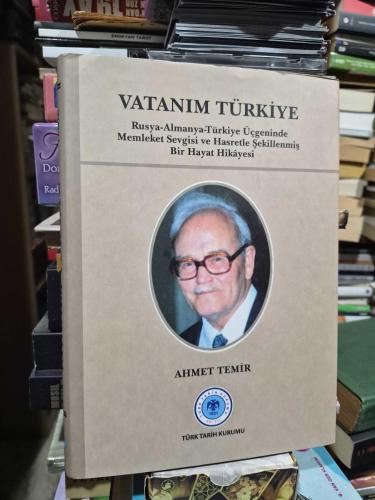 Vatanım Türkiye / Rusya - Almanya-Türkiye Üçgeninde Memleket Sevgisi ve Hasretle Şekillenmiş Bir Hayat Hikayesi (Ciltli)
