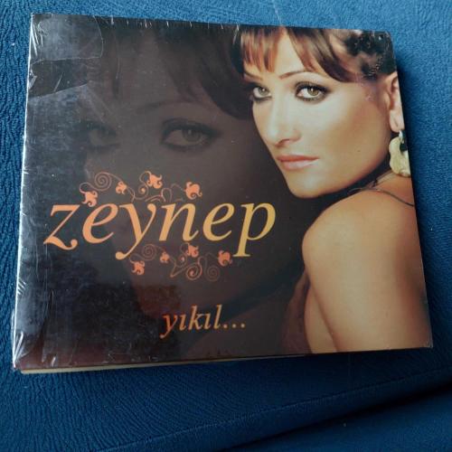 ZEYNEP YIKIL CD ambalajında