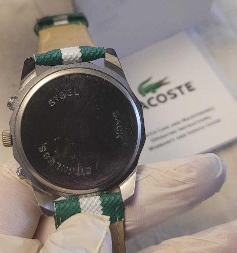 LACOSTE ERKEK KOL SAATİ. KUTUSUNDA. TERTEMİZ DAKİK. mağaza satışı 7 bin liradır.