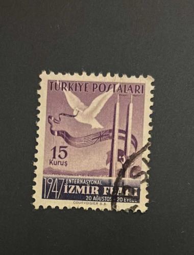 Türk Pulu - Turkish Stamp - Mektup Zarfından Kesilmiş / Postadan Geçmiş Pul Filateli - DAMGALI - 1947 ENTERNASYONEL İZMİR FUARI 20 AĞUSTOS - 20 EYLÜL TEMALI PUL,  15 KURUŞ - Türkiye Cumhuriyeti - NOSTALJİK DOĞUM GÜNÜ HEDİYESİ