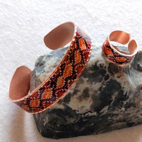 Bakır el işçilikli lüks bilezik ve Yüzük Set - İnce dar model BLZYZK-41 Kelepçe Oval Form .Takı kutusunda gönderilecektir. Fabrikasyon değildir. Lüks kalitedir.