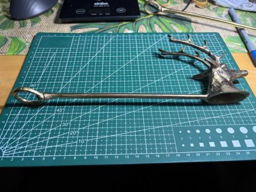 El Yapımı Pirinç Geyik Figürlü Mum Söndürücü – 27 cm Dekoratif Candle Snuffer