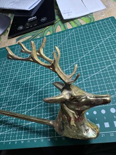 El Yapımı Pirinç Geyik Figürlü Mum Söndürücü – 27 cm Dekoratif Candle Snuffer