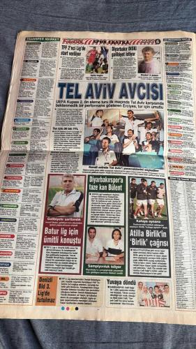 FOTOGOL ONİKİNCİ ADAM SPOR GAZETESİ TURKISH NEWSPAPER - DOĞUM GÜNÜ HEDİYESİ  - TAM TAKIM EKSİKSİZ GAZETE -18 AĞUSTOS 2007-SARI LACİ OPERASYON  - CİM-ROM  - TRABZON, OFTAŞ'I UMUT VE GÖKDENİZ İLE GEÇTİ  - RIZIKOLU MAÇ FENER-ANTEP  - KOEVERMANS KARTAL'IN DA GÜNDEMİNDE  - SAKAYA GELMEZ  - KORKMAZ'IN İMHA PLANI  - ARTIK KESİNLİKLE SUSMAYACAĞIZ!  - TEL AVİV AVCISI  - AYAK BASTI PARASI TAKIMA DAĞITILACAK  - KAPTAN ÜZÜLMEZ'E DOKUNMA  - KOMUTA ASLAN'DA  - FATH TEKKE ALINARAK HEM GOL SORUNU ÇÖZÜLDÜ HEM DE ZİCO KURTARILDI  - KRALA KARŞILIK KRAL DEDİLER  - APPIAH'I RÖVANŞA YETİŞTİRİN - AFONSO ALVES - FATİH TEKKE - KEVİN KURANYİ - ADNAN SEZGİN - HALDUN ÜSTÜNEL - NURİ ALBAYRAK - BÜLENT KORKMAZ - İSMAİL BATUR - ALİ YALÇIN - ATİLLA BİRLİK - SERKAN ERDOĞAN - SİNAN ENGİN - ERTUĞRUL SAĞLAM - İBRAHİM ÜZÜLMEZ - MATIAS DELGADO - VOLKAN YAMAN - ARDA TURAN - MACT MAXI LOPEZ - FERNANDO MORIENTES - ARTHUR ZICO