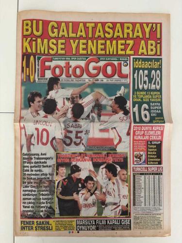 FOTOGOL GAZETESİ - 26 KASIM 2007 PAZARTESİ - BU GALATASARAY'I KİMSE YENEMEZ ABİ: 1-0 - YIKAR GEÇERİZ - DEIVID KONUŞUYOR - ROBERTO CARLOS KEYFİNİ HİÇ BOZMUYOR! - 61, 61'İ YIKTI: SERKAN ÇALIK - SON KURBAN BARIŞ - NE TRABZON'UN NE DE YANAL'IN KADERİ DEĞİŞTİ - NAMAĞLUP CİM-BOM! - YILDIZLAR GELİYOR: ZAFER YILDIRIM VE ETHEM SANCAK - BEŞİKTAŞ'IN CAN SİMİDİ BOBO - FENER'İN LANETİ! - AURELIO SAHADA, EŞİ DIŞARIDA SAVAŞIYOR! - SONG'A SON TEKLİF - YİĞİDO SİVASSPOR ANADOLU BEYİ - MALATYA OLEY - MARMARİS ADIM ADIM - ÇANKIRISPOR 1 PUANI KAPTI - HER DALDA BAŞARI - ÇENGELKÖY LİSESİ - KAVGA ÇIKTI: SİNAN ENGİN VS ERTUĞRUL SAĞLAM - EN BÜYÜK ADANASPOR - KARTAL'IN SON UMUDU UEFA! - HOLOSKO AŞKI ALEVLENDİ - MARSİLYA MAÇI ÖNCESİ MORAL BULDUK - CASSIO LINCOLN - SABRİ SARIOĞLU - SERKAN ÇALIK - RIGOBERT SONG - DEIVID DE SOUZA - ROBERTO CARLOS - ALEX DE SOUZA - BARIŞ ÖZBEK - ERSUN YANAL - ZAFER YILDIRIM - ETHEM SANCAK - BOBO - RICARDINHO - SİNAN ENGİN - ERTUĞRUL SAĞLAM - FİLİP HOLOSKO - YILDIRIM DEMİRÖREN - ALICE