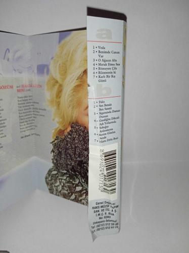 Kaset Muazzez Ersoy Nostalji 5 albümü. Orijinal sorunsuz çalışıyor
