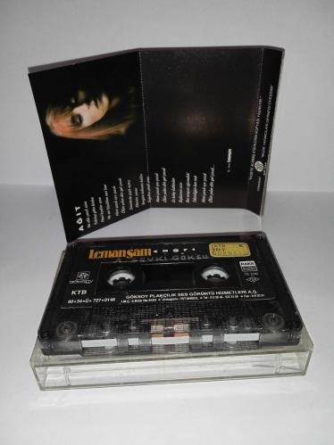 Kaset Leman Sam Çağrı albümü. Orijinal. 1990 Dönem Kağıt Baskı. Kaset ve kartonette yazı var. sorunsuz çalışıyor