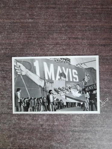 1 Mayıs 1977 Orijinal Fotoğraf Pankart Taşıyan Öğretmenler- Fotoğraf İbrahim Akyürek