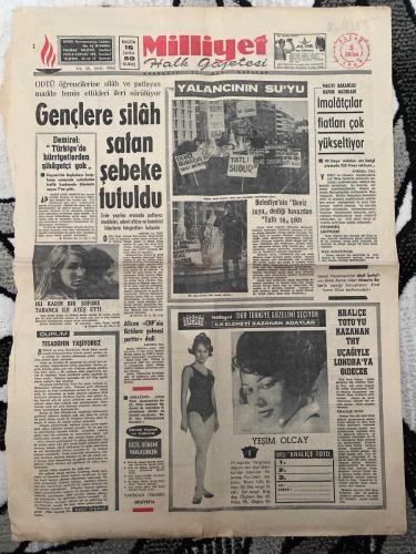 MİLLİYET GAZETESİ - DOĞUM GÜNÜ HEDİYESİ (TURKISH NEWSPAPPER) - 5 EKİM 1969 - SADECE İKİ SAYFADIR -Süleyman Demirel-Ayşe Melda Ertan-Yeşim Olcay-Abdi İpekçi-Talat Halman-Kemal Bisalman-Mehmet Hayri Ergenç-Hatice Macit Esin-Ali Cevgilili-Prof. Dr. Gültekin Kazgan-Prof. Dr. Yüksel Önen-Doç. Dr. Metin Toker-İlkay Demir-Gençlere silâh satan şebeke tutuldu-Yalancının Suyu-İmalâtçılar fiyatları çok yükseltiyor-İki kadın bir şoföre tabanca ile ateş etti-Durum tesadüfen yaşıyoruz-Belediye’nin Deniz suyu dediği havuzdan Tatlı Su çıktı-1969 Türkiye güzelini seçiyor-İlk elemeyi kazanan adaylar-Kraliçe Toto’yu kazanan THY uçağıyle Londra’ya gidecek-CHP Bildirgesi-Ulusal koalisyon-Pazarlık-Cizz-Akbank T.A.Ş. Müfettiş Muavini alınacak-Mufassal ve cesur-Kaç yılda-Sosyal siyaset-CHP yapabilir mi-İddialı ifadeler-Para nereden-CHP’nin çelişmesi-Yeni bir adım-Dinamik ortam sağlanabilirse-İlk gün nasıl geçti-Alıcı CHP’nin iktidara gelmesi şarttır-Demirel Türkiye’de hürriyetlerden şikâyetçi yok-Tatlı sudur-